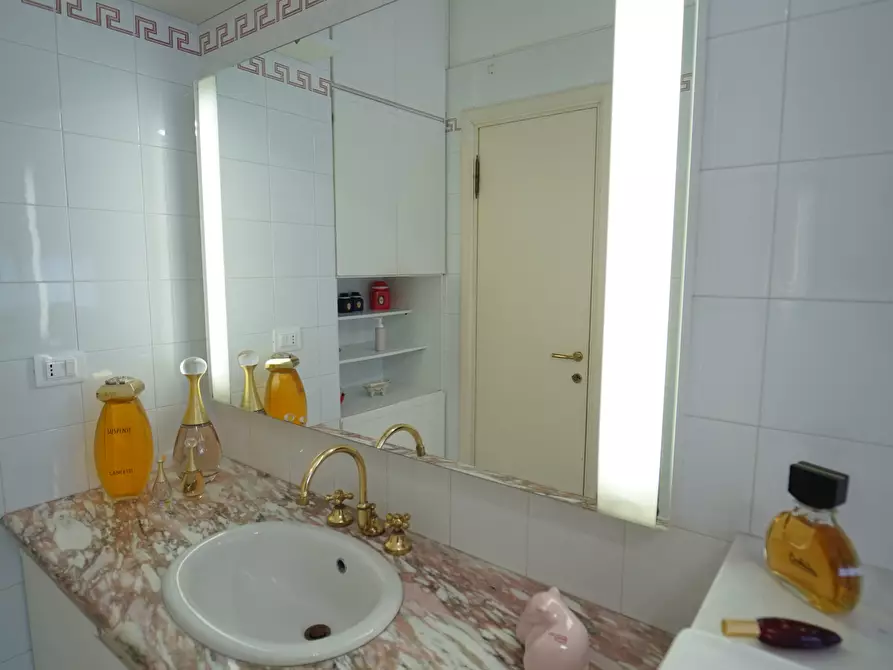 Immagine 24 di Pentalocale in affitto  a Chiavari