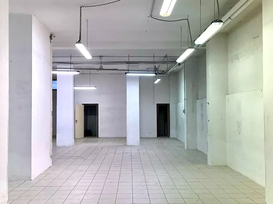 Immagine 2 di Magazzino in vendita  in Piazza Mascagni a Firenze