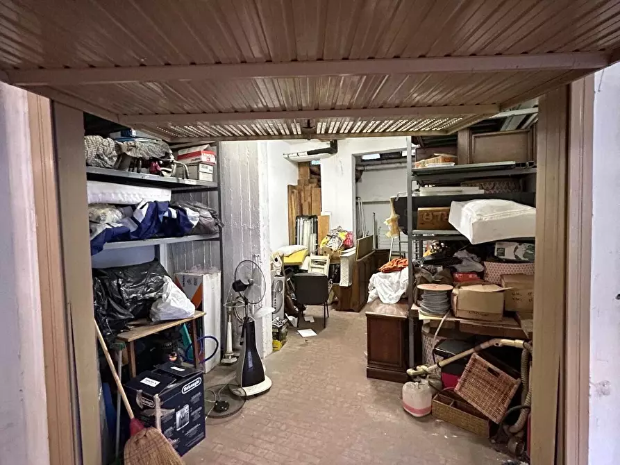 Immagine 1 di Garage in vendita  in Via Valdichiana a Firenze