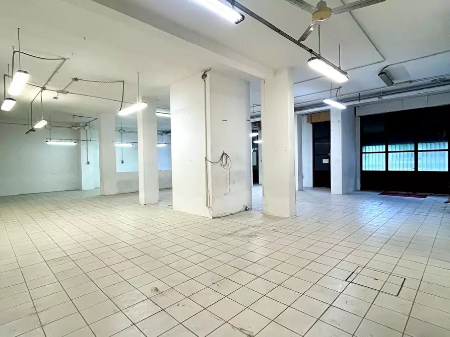 Immagine 5 di Magazzino in vendita  in Piazza Mascagni a Firenze