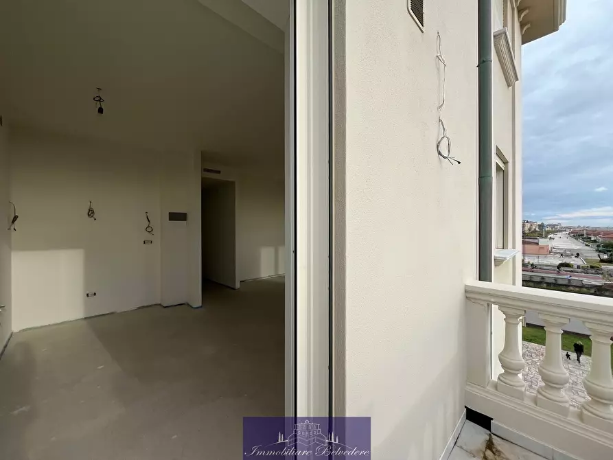 Immagine 10 di Quadrilocale in vendita  in Via Nazario Sauro a Camaiore