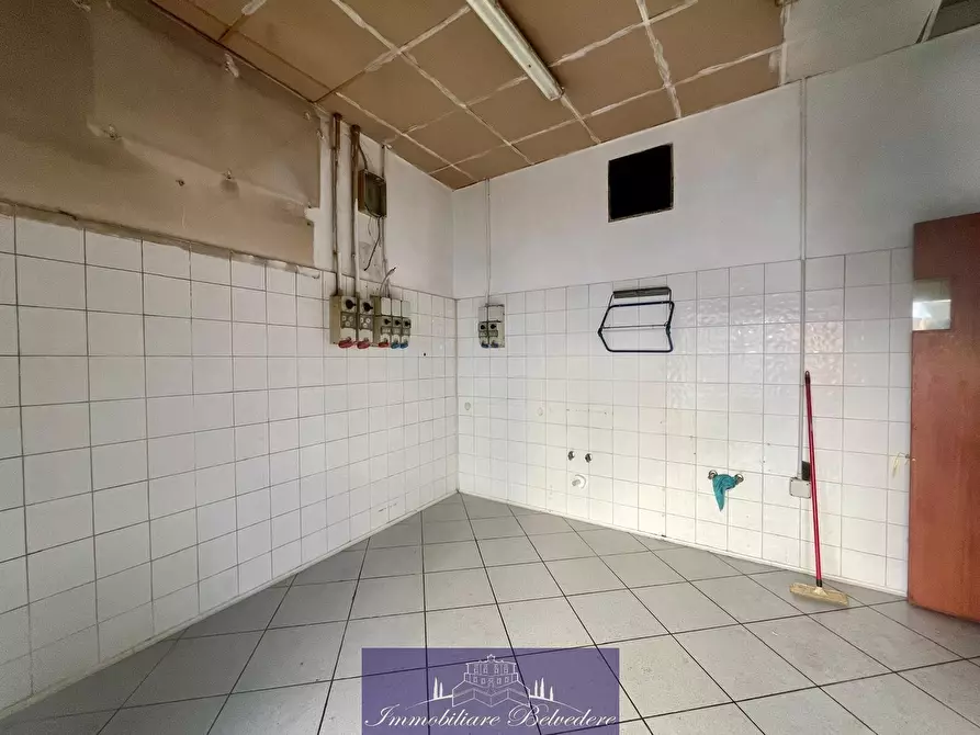 Immagine 11 di Locale commerciale in vendita  in Via Corbinaie a Scandicci