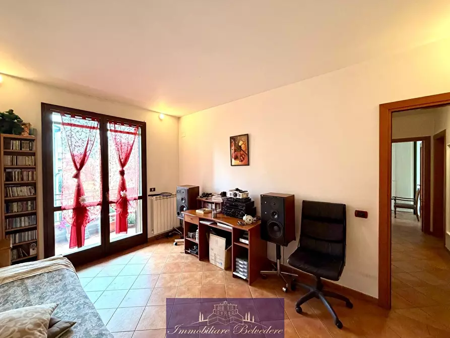 Immagine 5 di Appartamento in vendita  in Via del Giglio a Campi Bisenzio