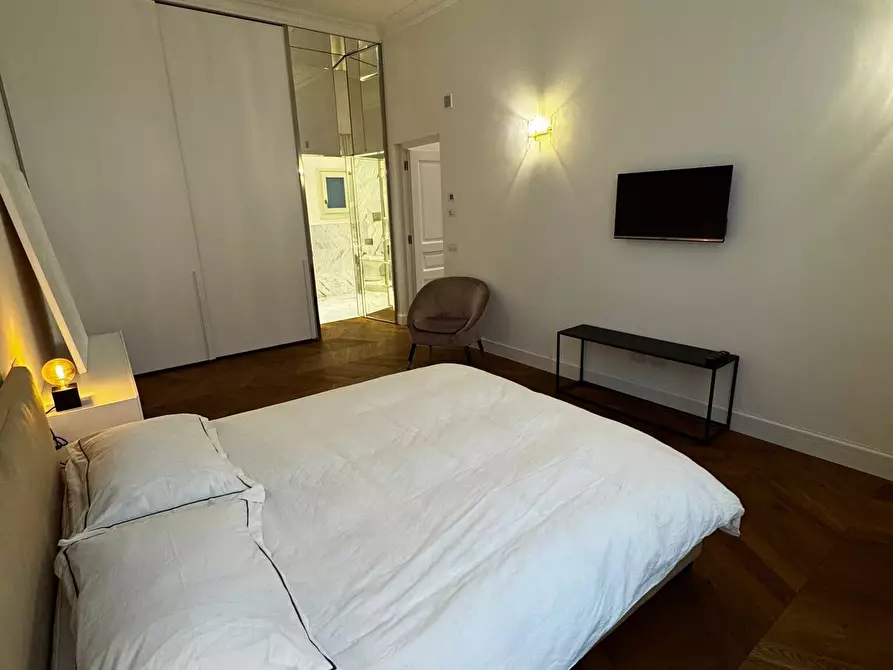 Immagine 12 di Appartamento in affitto  in Via dei Calzaiuoli a Firenze
