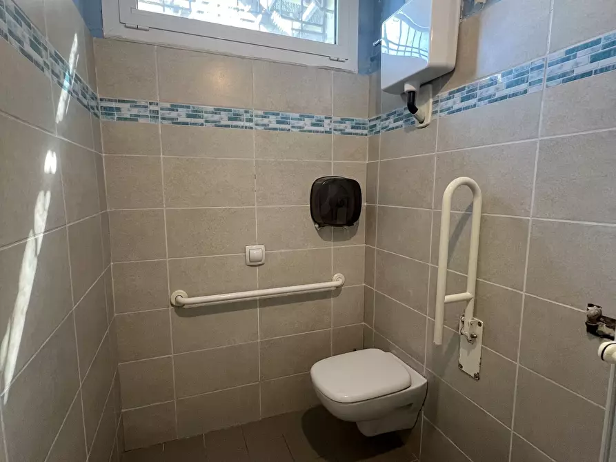 Immagine 27 di Locale commerciale in vendita  in Via Argini 2 a Ravarino