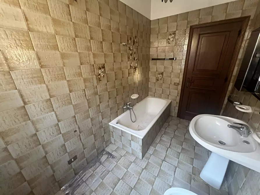 Immagine 32 di Quadrilocale in vendita  in via Della Ghiaia 47 a Modena