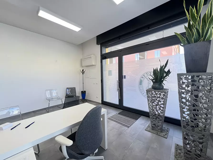 Immagine 14 di Locale commerciale in affitto  in Via Giacomo Matteotti 168 a Crevalcore