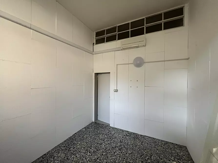Immagine 16 di Locale commerciale in affitto  in via C. B. Cavour 38 a Crevalcore