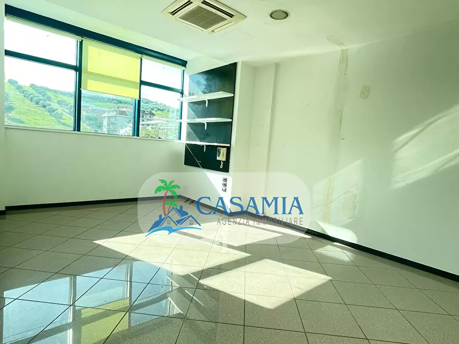 Immagine 8 di Ufficio in affitto  a San Benedetto Del Tronto