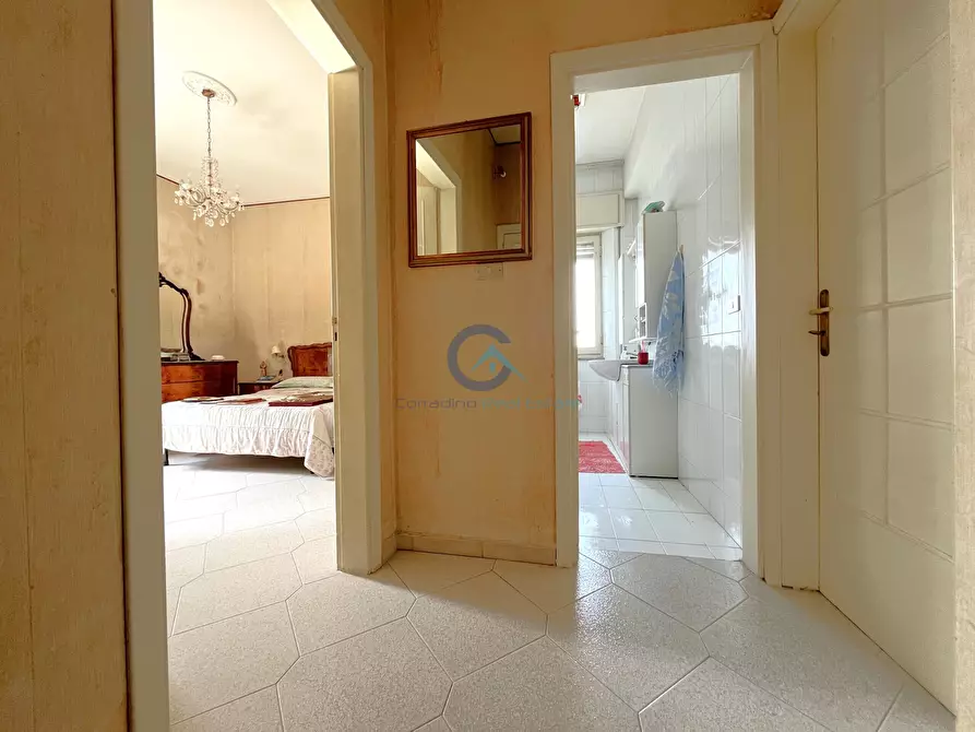 Immagine 15 di Quadrilocale in vendita  in Viale Crotone 66 a Catanzaro