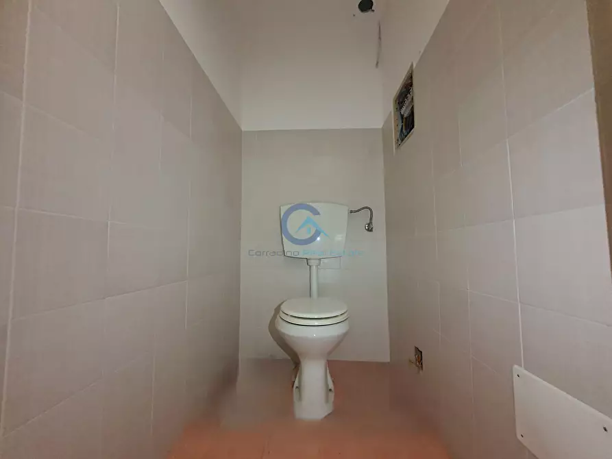 Immagine 7 di Locale commerciale in affitto  in Viale Magna Grecia 284 a Catanzaro