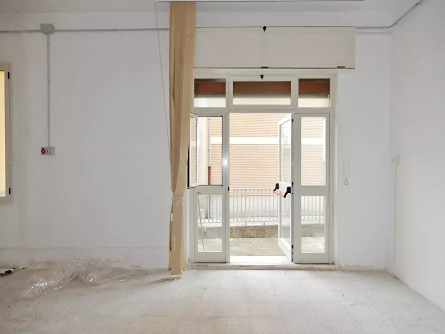 Immagine 3 di Locale commerciale in affitto  a Catanzaro