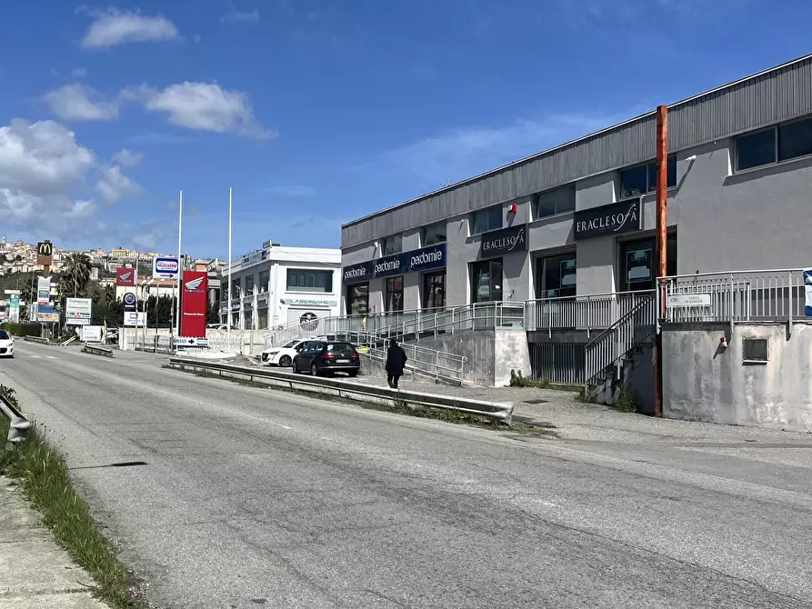 Immagine 3 di Capannone industriale in vendita  in Viale Lucrezia della Valle 46 a Catanzaro