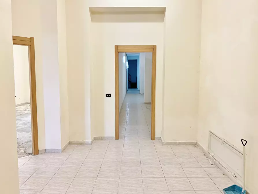 Immagine 5 di Magazzino in vendita  a Catanzaro