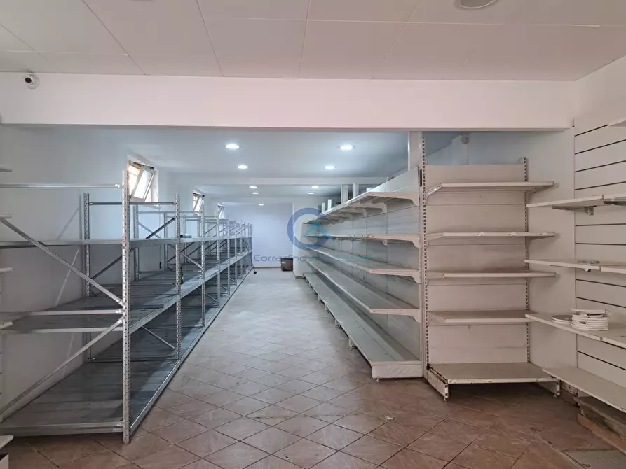 Immagine 4 di Locale commerciale in affitto  a Catanzaro