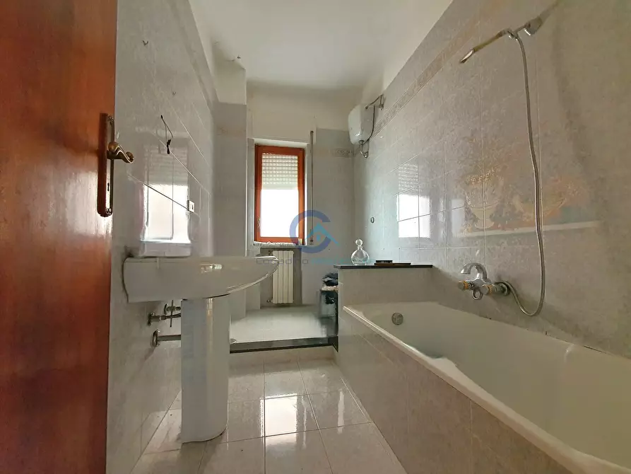 Immagine 18 di Pentalocale in vendita  in Viale Vincenzo de Filippis 298 a Catanzaro