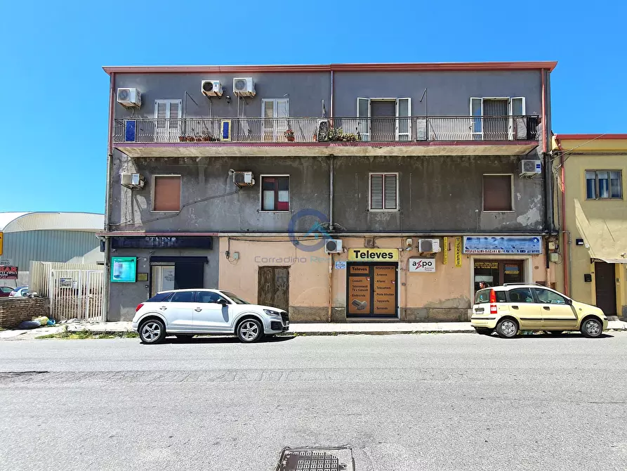 Immagine 1 di Locale commerciale in affitto  in Via Nazionale 125 a Catanzaro