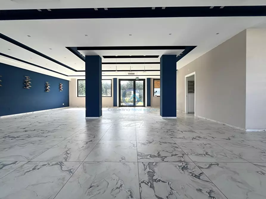 Immagine 3 di Locale commerciale in affitto  a Borgia