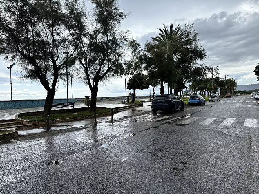 Immagine 6 di Locale commerciale in vendita  a Catanzaro