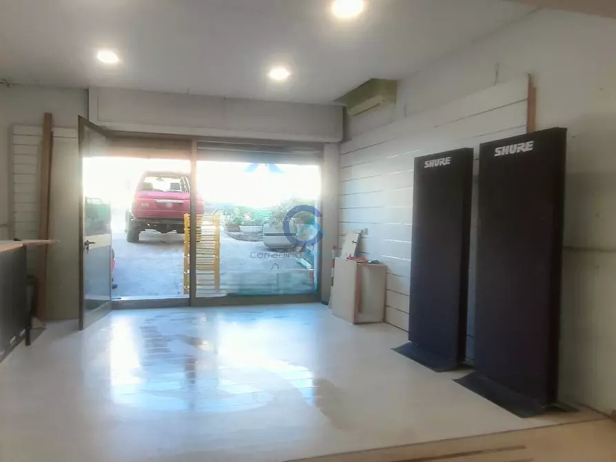 Immagine 7 di Locale commerciale in affitto  a Catanzaro