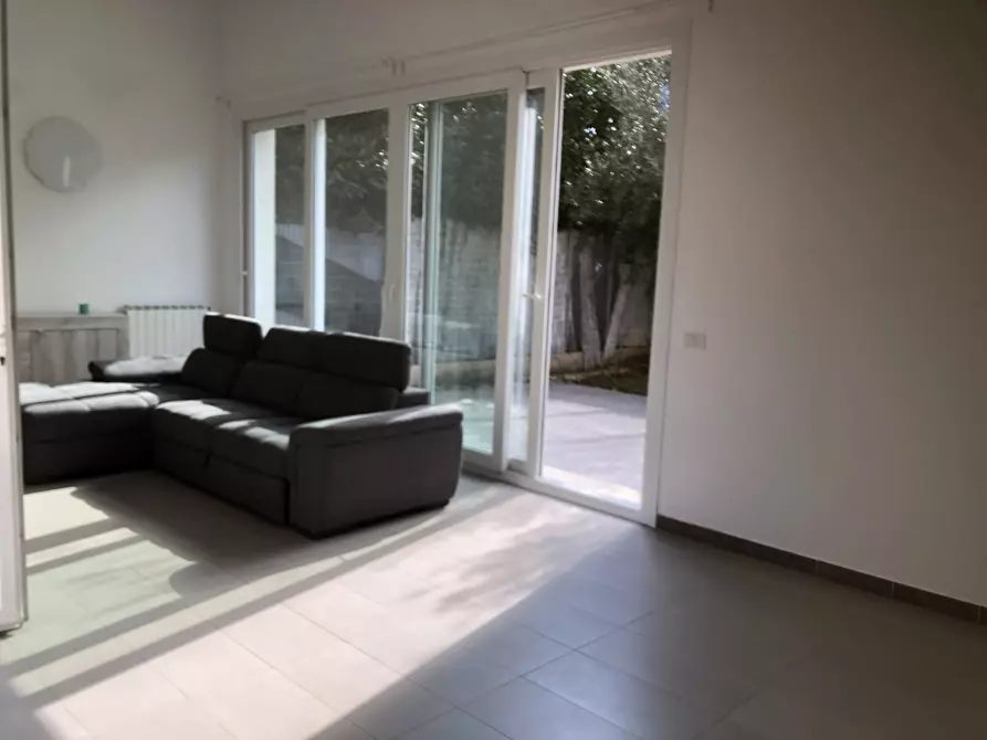 Immagine 1 di Villa in vendita  in VIA GELA a Siracusa