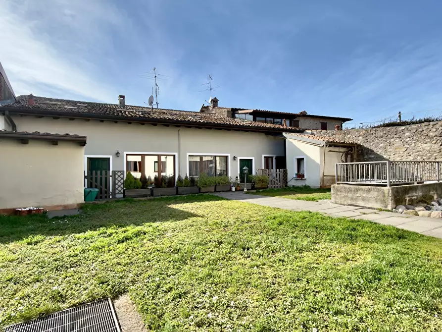 Immagine 1 di Trilocale in vendita  in Via Galliano a Passirano