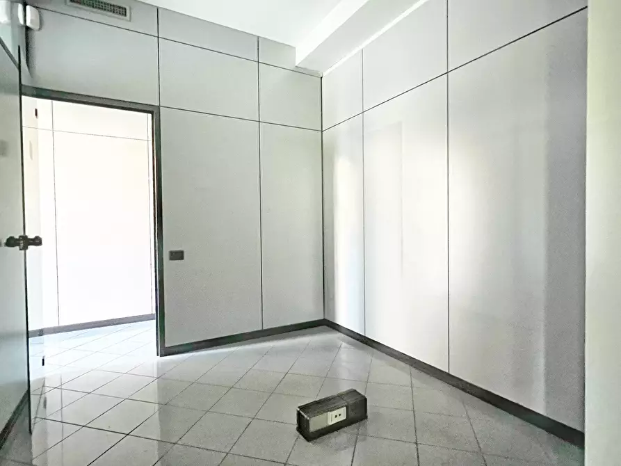 Immagine 8 di Locale commerciale in affitto  in Via Santissima a Borgosatollo