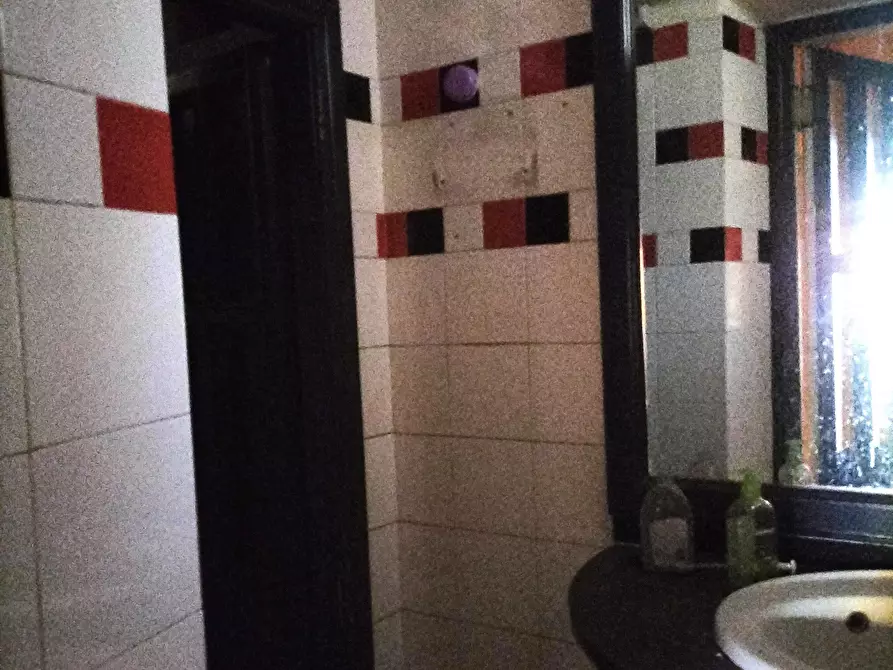 Immagine 8 di Locale commerciale in affitto  in via dei volsci a Roma