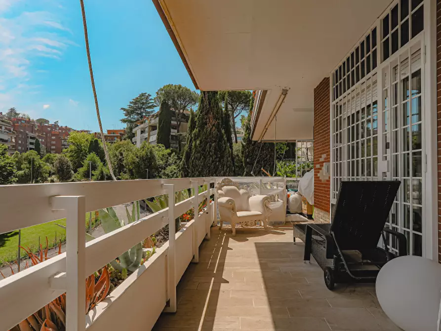 Immagine 28 di Pentalocale in vendita  in Via Misurina a Roma