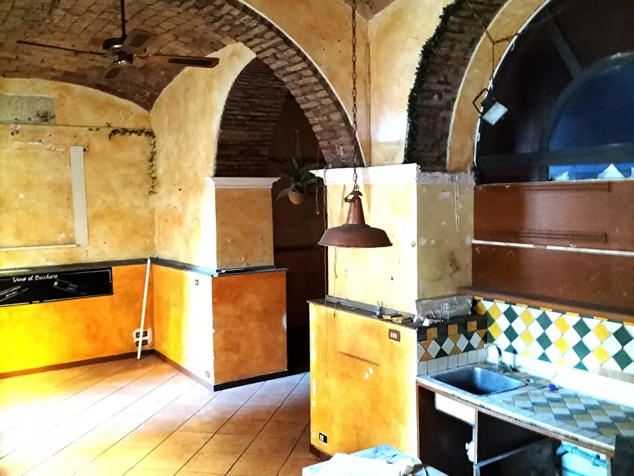 Immagine 15 di Locale commerciale in affitto  in via dei volsci a Roma