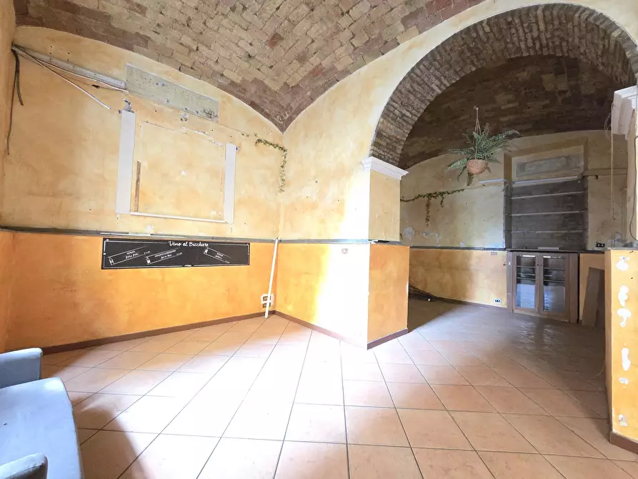 Immagine 9 di Locale commerciale in affitto  in Via dei Volsci 105 a Roma