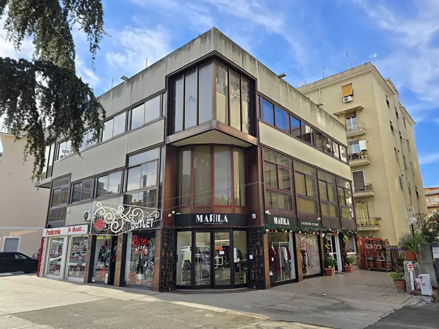 Immagine 5 di Palazzo in vendita  in Via degli Abeti 29 a Roma