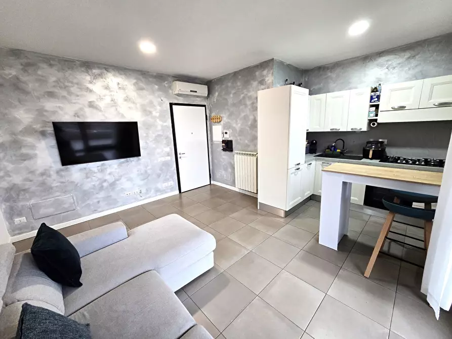 Immagine 8 di Bilocale in vendita  in Via Guglielmo Petroni 38 a Roma