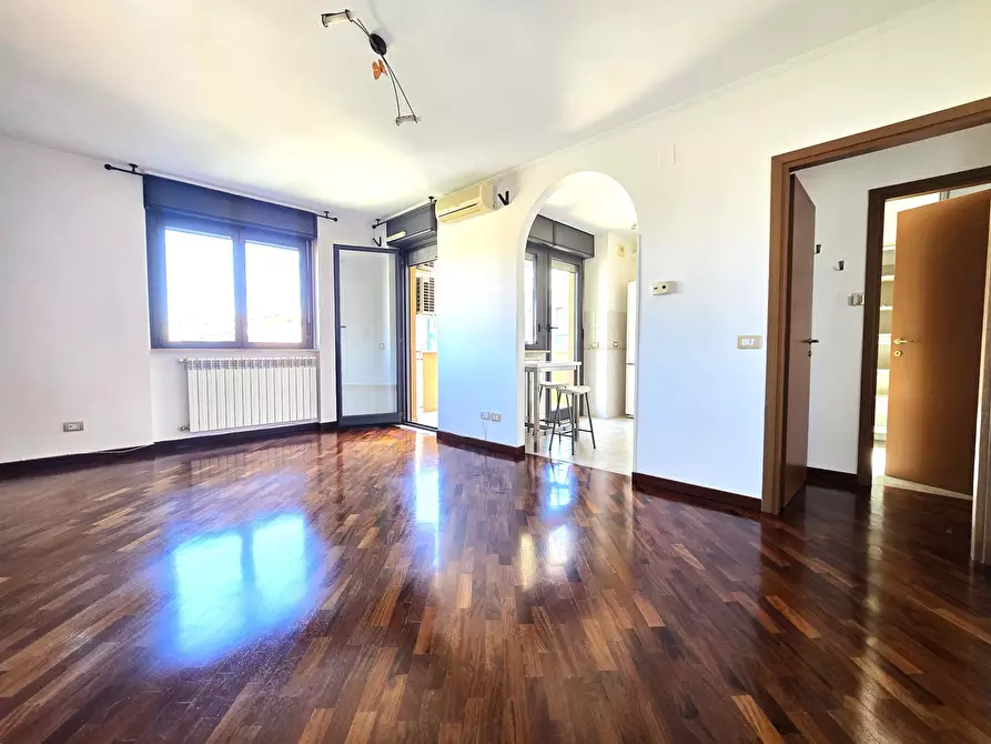 Immagine 5 di Trilocale in affitto  in Viale Avignone 93 a Roma