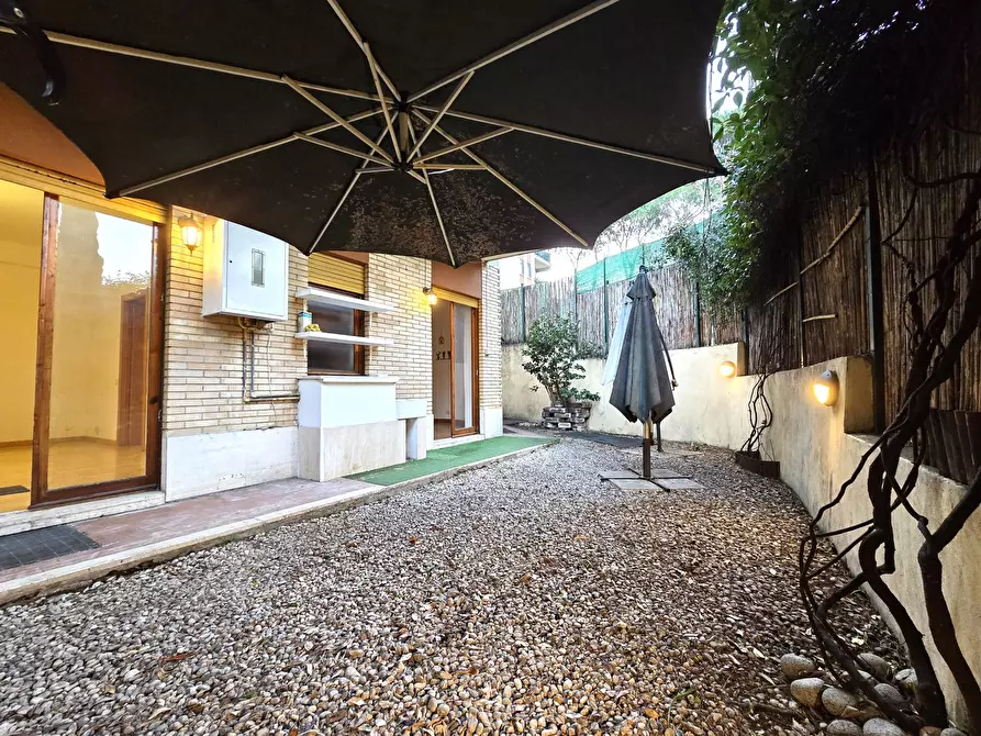 Immagine 7 di Bilocale in affitto  in Via Francesco Cocco Ortu 120 a Roma