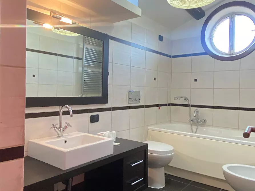 Immagine 24 di Mansarda in affitto  in Via Castelfidardo a Roma