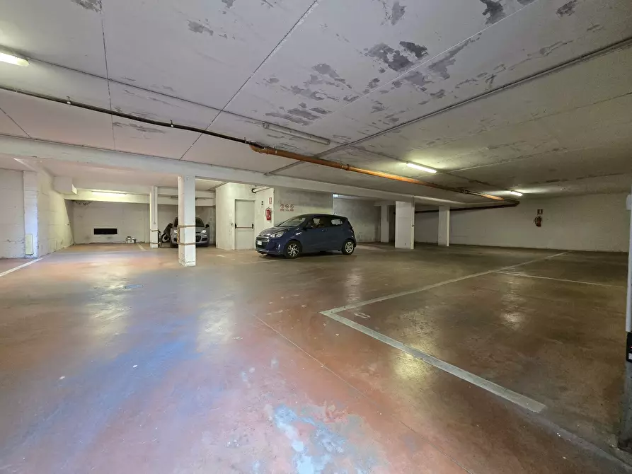 Immagine 35 di Trilocale in affitto  in Viale Avignone 93 a Roma