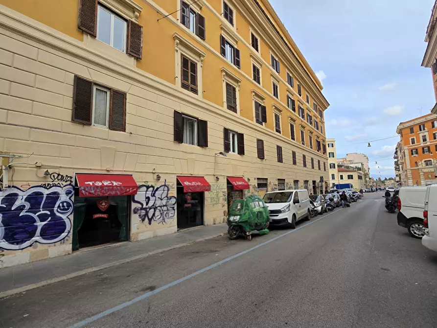 Immagine 3 di Locale commerciale in affitto  in Via dei Volsci 105 a Roma
