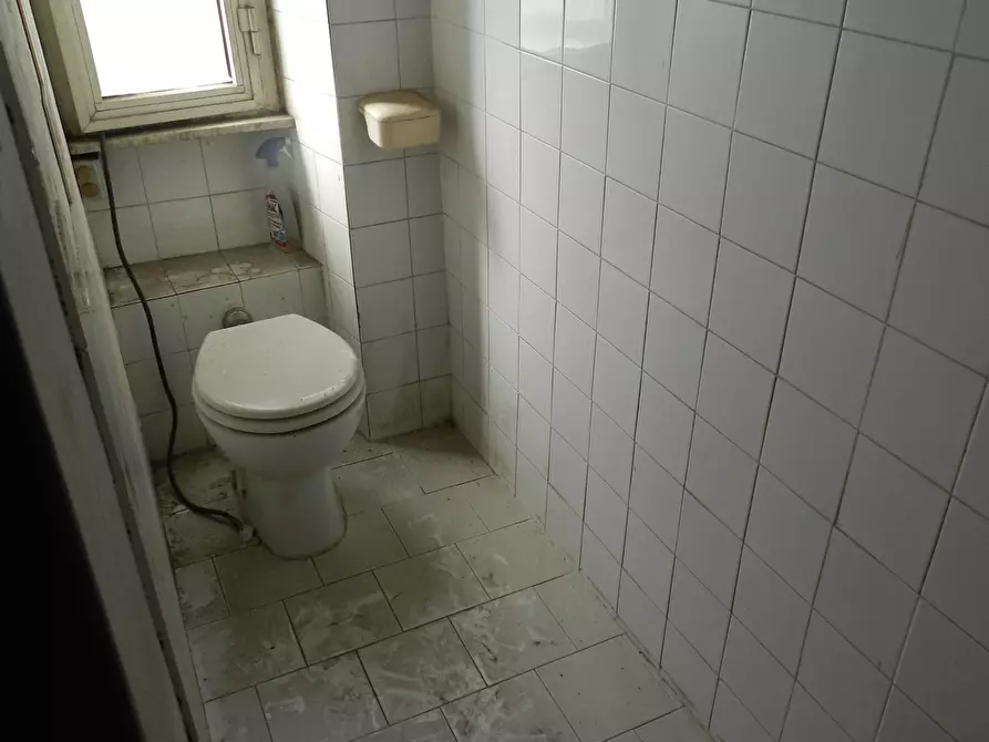 Immagine 10 di Locale commerciale in affitto  in Via Portuense 544 a Roma