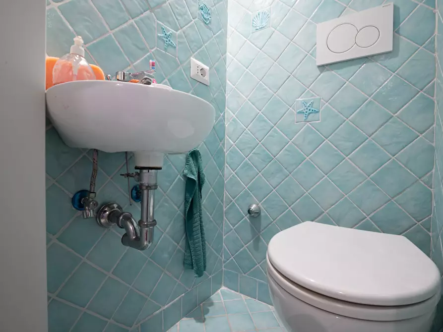 Immagine 28 di Pentalocale in vendita  in Via Nerola 16 a Roma