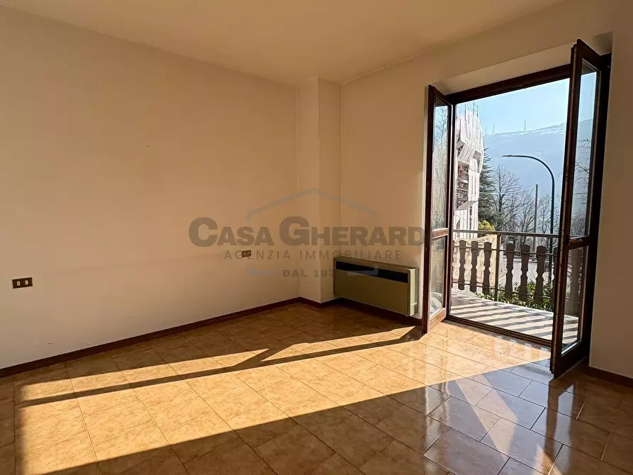 Immagine 1 di Trilocale in vendita  in Via Santa Geltrude Comensoli a Rota D'imagna