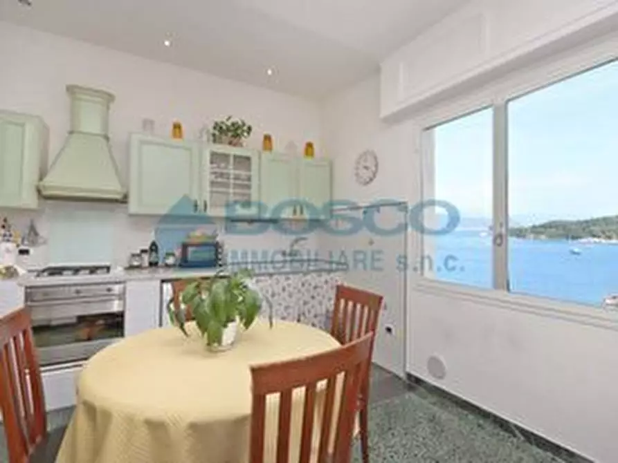 Immagine 7 di Trilocale in vendita  in Viottolo della Martina 5 a Portovenere