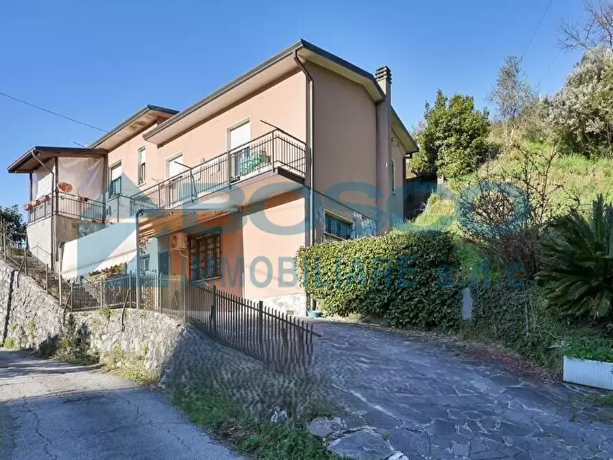 Immagine 1 di Porzione di casa in vendita  in Borgo Mitiliano 97 a Vezzano Ligure