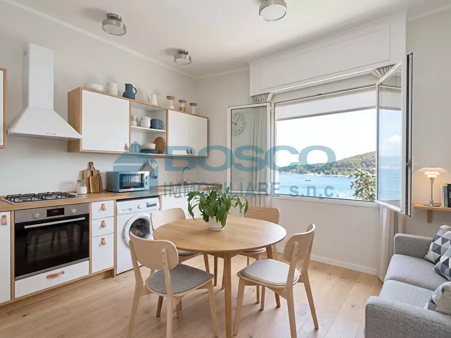 Immagine 5 di Trilocale in vendita  in Viottolo della Martina 5 a Portovenere