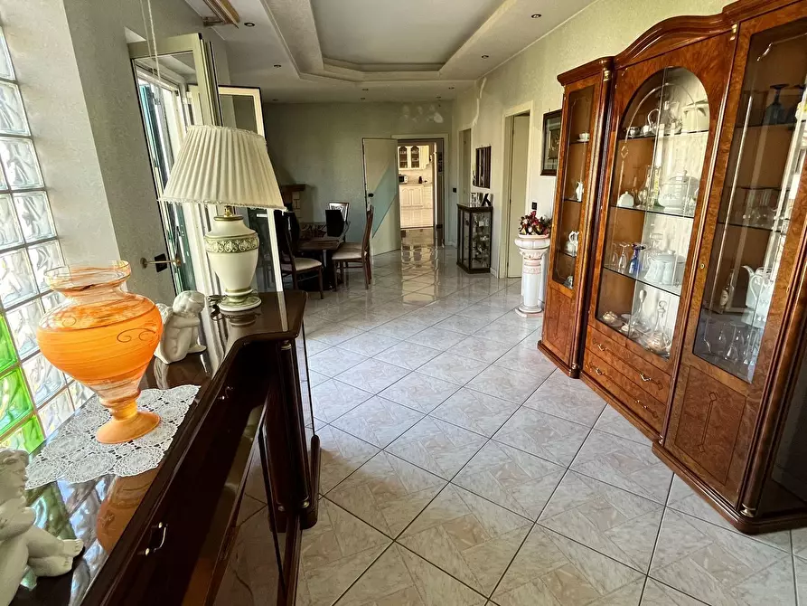 Immagine 9 di Casa trifamiliare in vendita  a Pescara