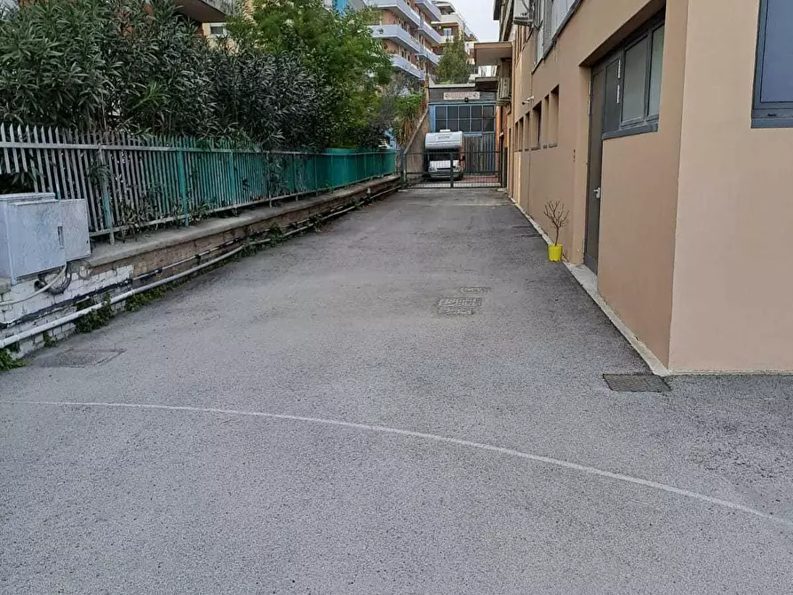 Immagine 2 di Capannone industriale in affitto  a Pescara