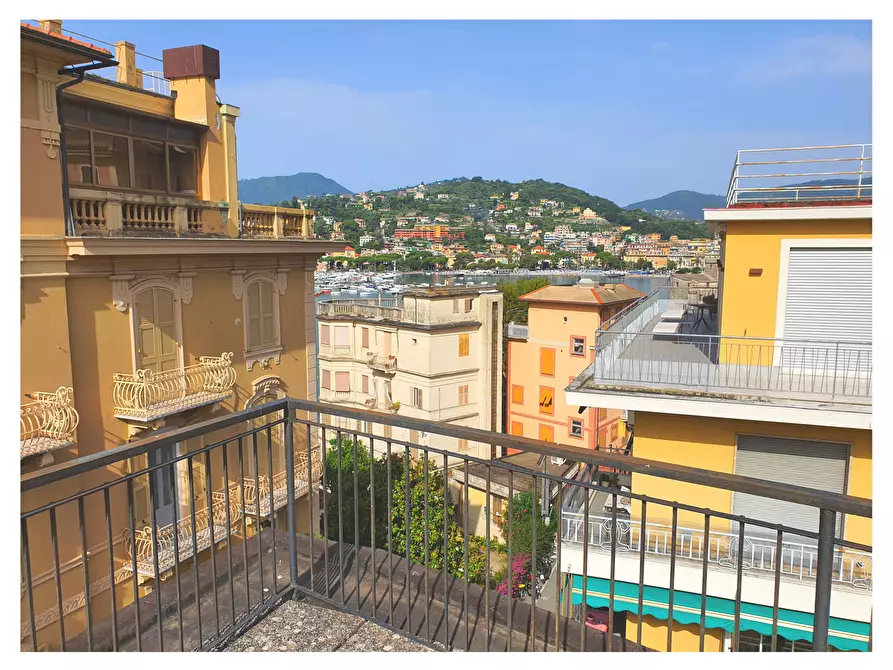 Immagine 30 di Trilocale in vendita  a Rapallo