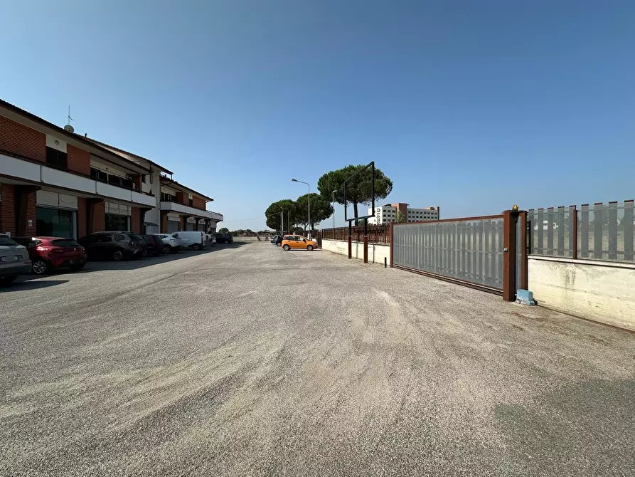 Immagine 8 di Locale commerciale in affitto  a Fiano Romano