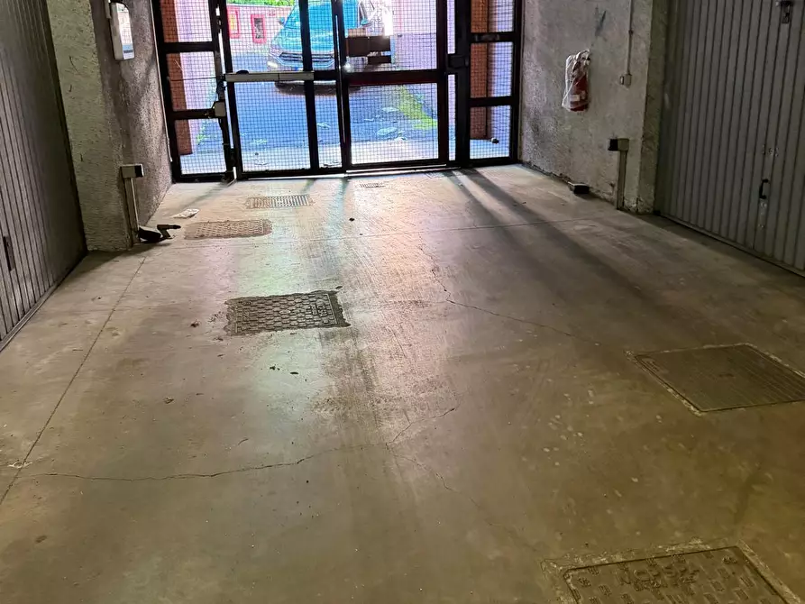 Immagine 10 di Garage in vendita  in via Amico Aspertini a Roma