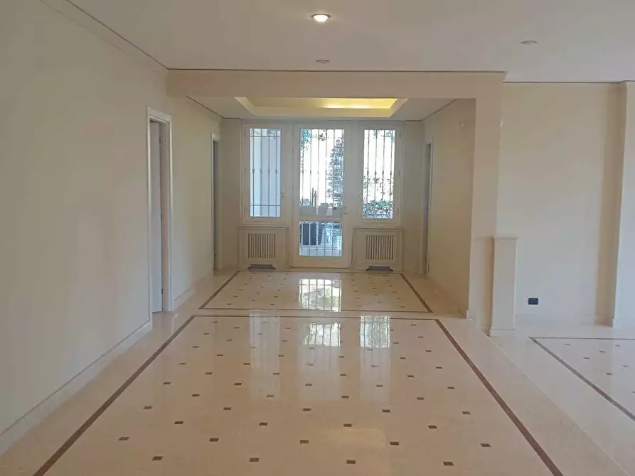 Immagine 63 di Pentalocale in vendita  in Strada Milius - Ronsaglia 14 a Moncalieri